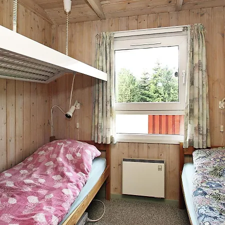 Three-bedroom Holiday In 6 * Jerup