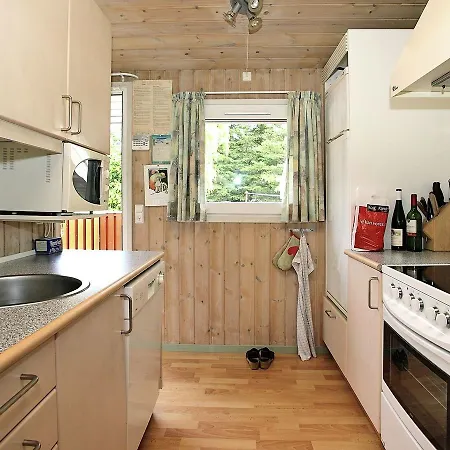 Three-bedroom Holiday In 6 * Jerup