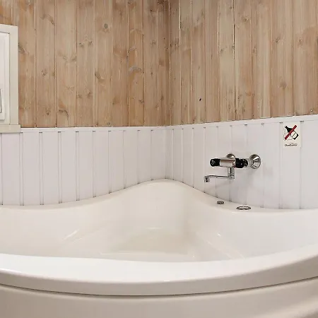 Three-bedroom Holiday In 6 펜션