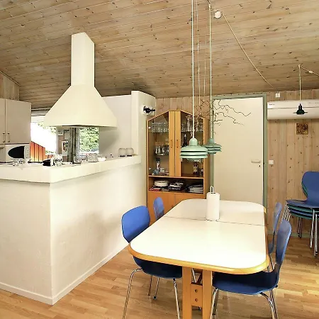 Three-bedroom Holiday In 6 펜션 *