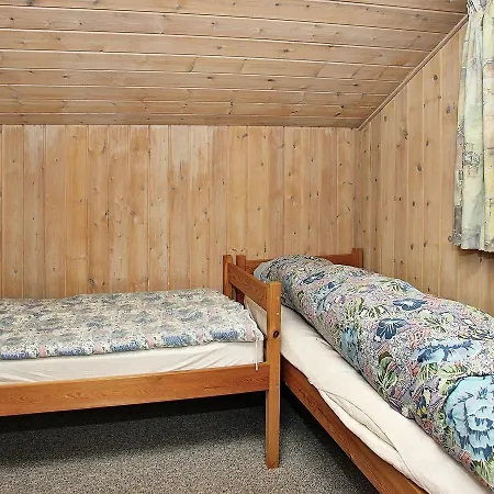 Three-bedroom Holiday In 6 *